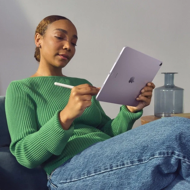 Планшет Apple iPad Air 13 2024 Wi-Fi 128GB Purple (MV2C3)  Фото №10