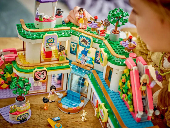 Блоковый конструктор LEGO Friends Торговый центр в Хартлейк-Сити (42604)  Фото №5