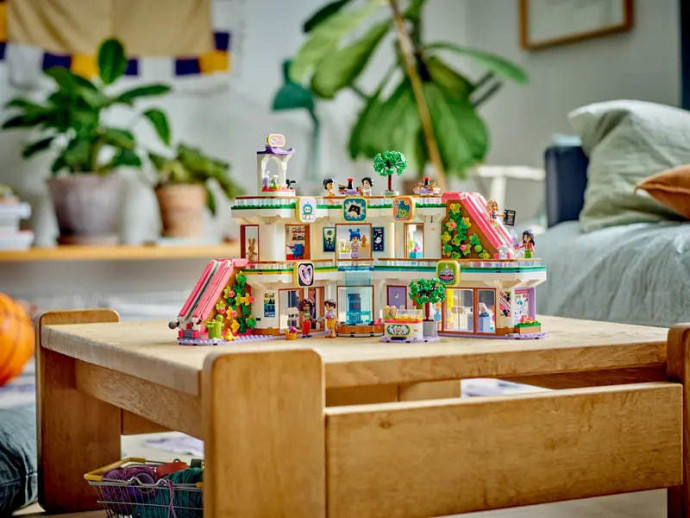 Блоковый конструктор LEGO Friends Торговый центр в Хартлейк-Сити (42604)  Фото №11