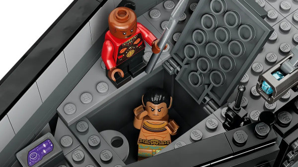 Блоковий конструктор LEGO Super Heroes Marvel Чорна Пантера: війна на воді (76214)  Фото №1