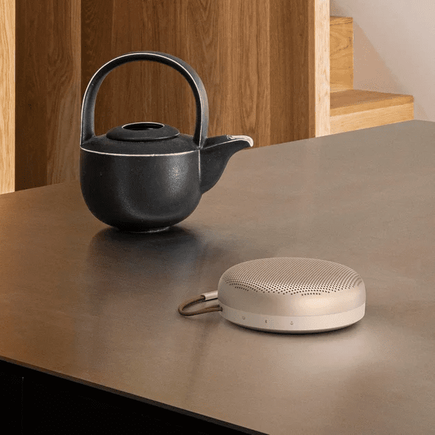Портативна колонка Bang &amp; Olufsen Beosound A1 2nd. Gen. Gold Tone (1734008)  Фото №1