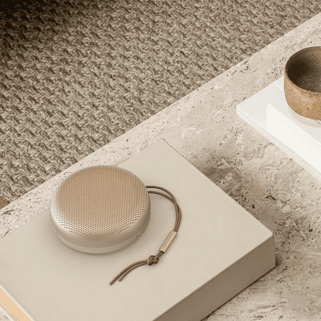 Портативна колонка Bang &amp; Olufsen Beosound A1 2nd. Gen. Gold Tone (1734008)  Фото №3