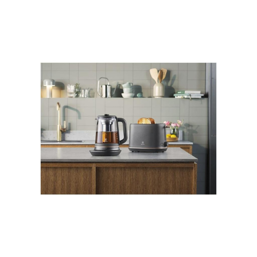 Електрочайник Electrolux E7GK1-8BP  Фото №1